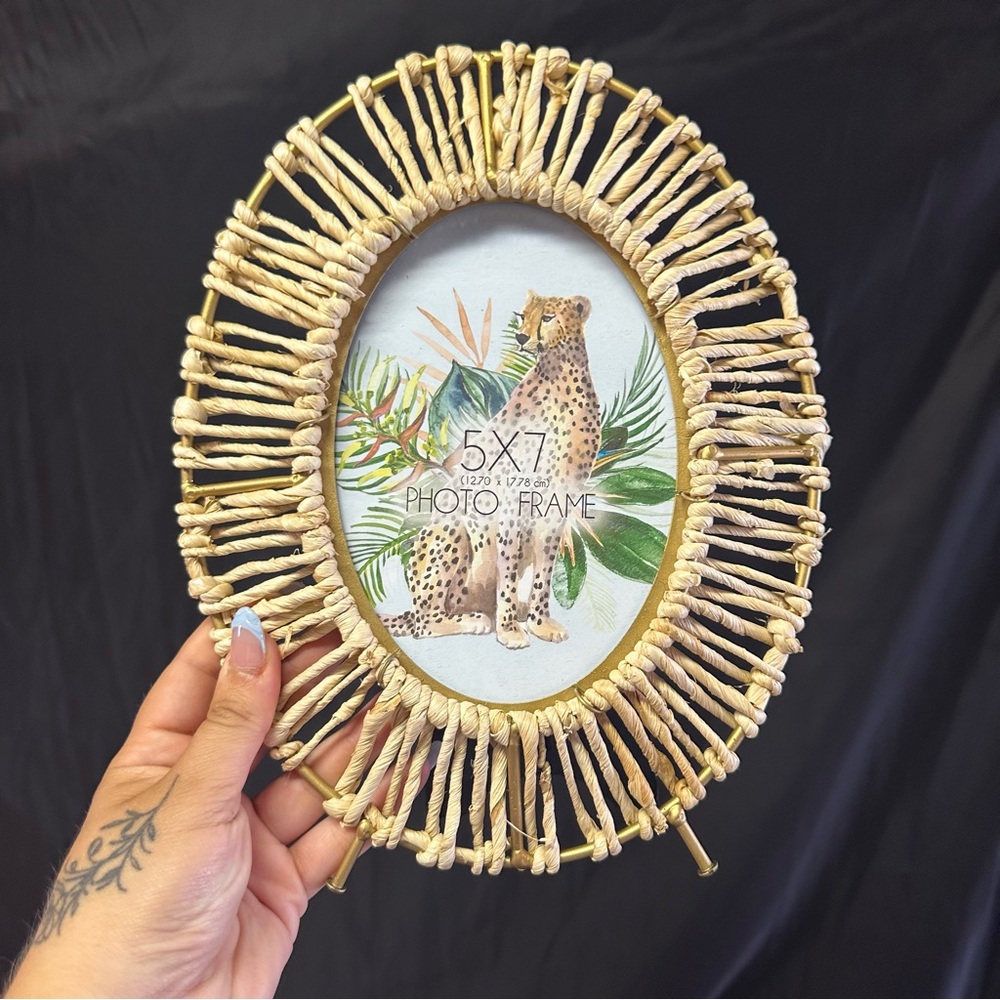 Vtg | Rattan Oval Frame
